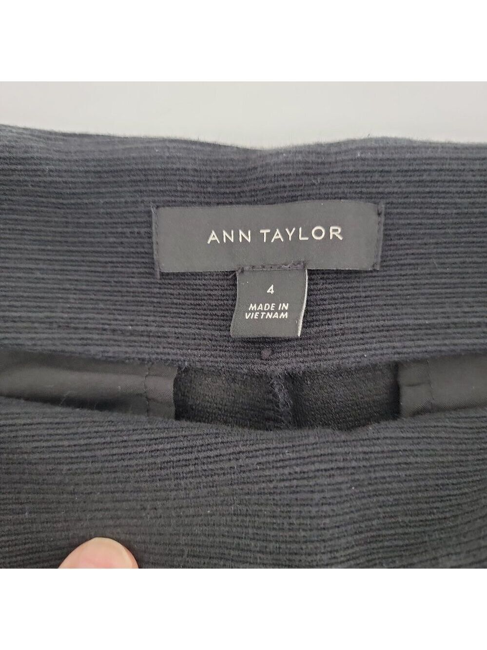Ann Taylor Ribbed Ponte Knit Pants Black Side Zip Button Cuff Detail Size 4 - Picture 8 of 13